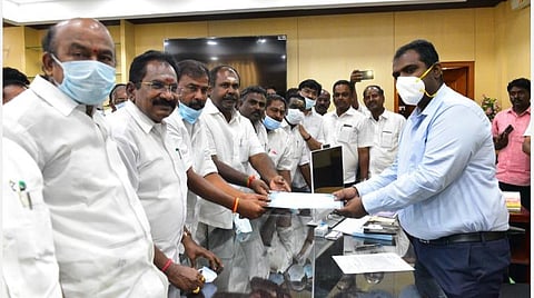 'மீண்டும் திருமங்கலம் பார்முலா'- மதுரை ஆட்சியர், எஸ்பியிடம் அதிமுக முன்னாள் அமைச்சர்கள் வலியுறுத்தல்