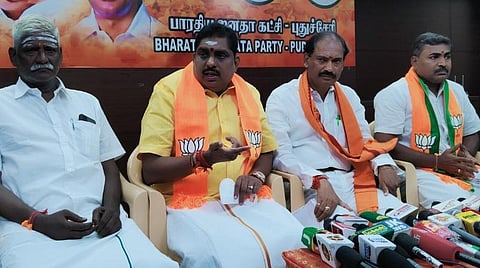 மாநில தேர்தல் ஆணையரை மாற்றக் கோரும் புதுச்சேரி பாஜக: உள்ளாட்சித் தேர்தலை தள்ளிவைக்க ஆளுநரை வலியுறுத்தல்