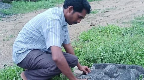 மதுரை மாவட்டம் கள்ளிக்குடி அருகே தென்னமநல்லூரில் கி.பி 15ம் நூற்றாண்டைச் சேர்ந்த வில் வீரன் நடுகல் சிற்பம் கண்டுபிடிக்கப்பட்டுள்ளது