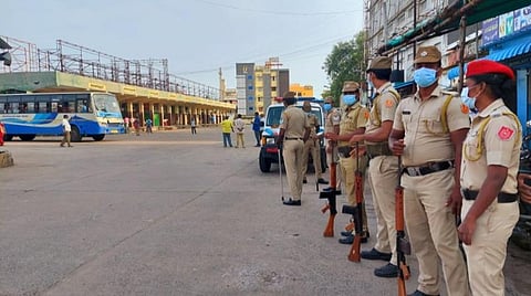 உள்ளாட்சித் தேர்தலில் இட ஒதுக்கீட்டை ரத்து செய்ததைக் கண்டித்து புதுச்சேரியில் பந்த்: தனியார் பேருந்துகள் இயங்கவில்லை