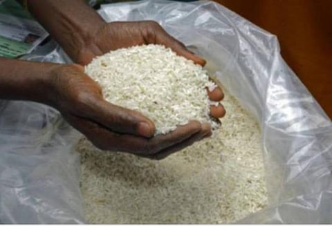 அரசு ஊழியர்கள், அதிக வருமானம் உள்ளோருக்கு ரேஷனில் அரிசி இல்லையா?- தமிழக அரசு விளக்கம்