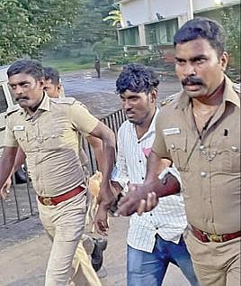 மறு வாக்கு எண்ணிக்கையில் மாறிய முடிவு; வாக்கு எண்ணும் மையத்துக்குள் தர்ணா: ஒருவர் தற்கொலைக்கு முயற்சி