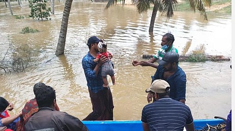 குமரியை மிரட்டும் கனமழை; 2 பேர் பலி- வெள்ளம் சூழ்ந்த 23 கிராமங்களில் இருந்து மக்கள் மீட்பு