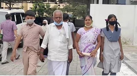 சிறையில் இருந்தபடி ஊராட்சி வார்டு உறுப்பினராக வெற்றி: பொய் வழக்கை ரத்து செய்யக் கோரி ஆட்சியரிடம் மனு