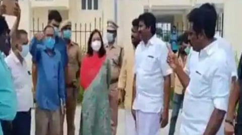 காஞ்சி எம்எல்ஏ அதிகாரிகளை தரக்குறைவாக பேசியதாக சமூக வலைதளங்களில் வைரலாக பரவும் வீடியோ: ஆக்கிரமிப்பாளர்களை பேசியதாக எம்எல்ஏ விளக்கம்