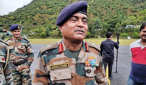 லடாக்கை தொடர்ந்து அருணாச்சல பிரதேச எல்லை பகுதியிலும் சீன படைகள் குவிப்பு: பிராந்திய ராணுவ தளபதி மனோஜ் பாண்டே தகவல்