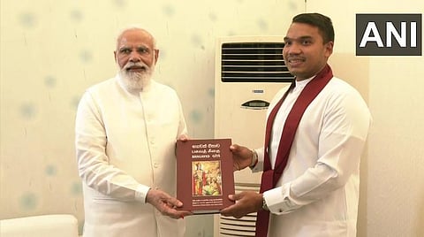 குஷிநகர் விமான நிலையம் திறப்பு; கொழும்பு முதல் விமானத்தில் வந்த நமல் ராஜபக்சே; பிரதமர் மோடியுடன் சந்திப்பு