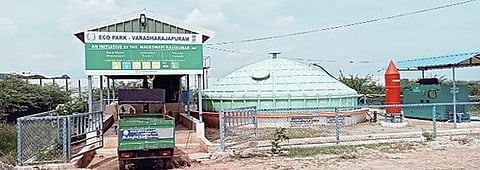 பூந்தமல்லி அருகே வரதராஜபுரம் ஊராட்சியில் கால்நடை கழிவிலிருந்து பயோ காஸ் தயாரித்து, அதன் மூலம் மின்சாரம் உற்பத்தி செய்யும் நிலையம்.