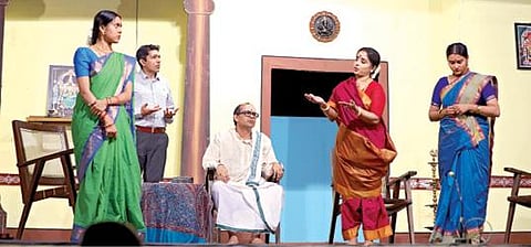‘என் வீடு என் கணவன் என் குழந்தை’ நாடகத்தில் ஓர் காட்சி.