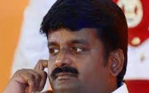 அதிமுக முன்னாள் அமைச்சர் சி.விஜயபாஸ்கர் உதவியாளர், நண்பர் உள்ளிட்டோர் வீடுகளில் ரெய்டு