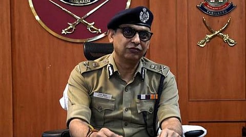 பிறந்த நாளன்று போலீஸாரை நேரில் அழைத்து வாழ்த்து அட்டை வழங்கும் காவல் ஆணையர்