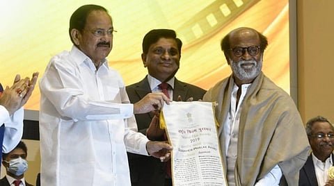 தமிழ் மக்கள் இல்லை என்றால் நான் இல்லை: தேசிய விருது விழாவில் ரஜினி உருக்கம்