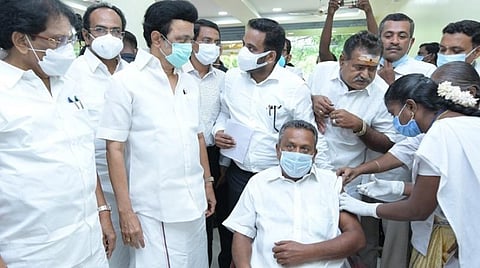 அருப்புக்கோட்டையில் தடுப்பூசி முகாமில் முதல்வர் ஸ்டாலின் ஆய்வு