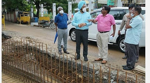 மழைநீர் வடிகால் அமைக்கும் பணி: சென்னை மாநகராட்சி ஆணையர் ஆய்வு