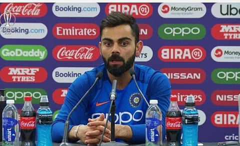 இந்திய அணியின் கேப்டன் விராட் கோலி பேட்டி அளித்த காட்சி | படம் உதவி ட்விட்டர்