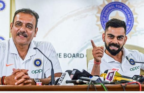 இந்திய அணியின் கேப்டன் கோலி, பயிற்சியாளர் ரவி சாஸ்திரி | கோப்புப் படம்.