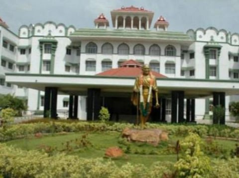 வேளாளர் ஆய்வுப் புத்தகம் வெளியிட அனுமதி கோரி வழக்கு: கரூர் டிஎஸ்பி பதிலளிக்க உத்தரவு