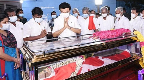 விவசாயிகள் சங்கப் பொதுச்செயலாளர் வே.துரைமாணிக்கம் மறைவு: முதல்வர் ஸ்டாலின் அஞ்சலி