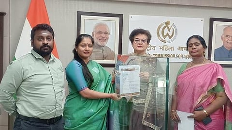 பாஜக பெண் நிர்வாகிகள் குறித்து அவதூறு- திமுகவினர் மீது நடவடிக்கை தேசிய ஆணையத்தில் புகார்