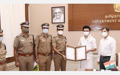 எழும்பூர் காவல் கட்டுப்பாட்டறைக்கு ஐஎஸ்ஓ சான்றிதழ்: டிஜிபியிடம் வழங்கினார் முதல்வர் ஸ்டாலின்