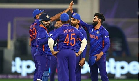 ஸ்காட்லாந்துக்கு எதிரான ஆட்டத்தில் விக்கெட் வீழ்த்திய மகிழ்ச்சியில் ரவிந்திர ஜடேஜா | படம் உதவி ட்விட்டர்