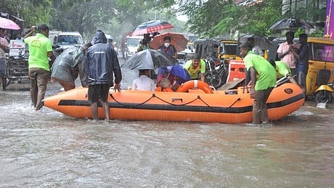 கனமழை: எந்தெந்த மாவட்டங்களில் பள்ளி, கல்லூரிகளுக்கு விடுமுறை: முழு விவரம்