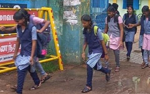 அதிகனமழை: நாளை சென்னை, திருவள்ளூர், ராணிப்பேட்டையில் பள்ளி, கல்லூரிகளுக்கு விடுமுறை