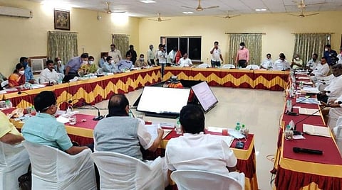 தென் மாவட்டத்துக்கான புதிய ரயில் சேவை, முக்கிய திட்டங்களை நிறைவேற்ற வேண்டும்: மதுரை ஆய்வுக் கூட்டத்தில் எம்.பி.க்கள் வலியுறுத்தல்