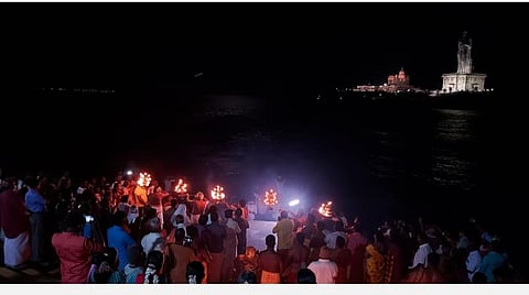 கன்னியாகுமரி முக்கடல் சங்கமத்தில் கார்த்திகை மாத சமுத்திரத் தீர்த்த ஆரத்தி வழிபாடு