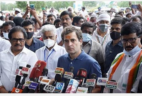 மதுரை விமான நிலையத்தில் கடந்த ஜனவரி மாதம் ராகுல் காந்தி பேட்டியளித்த காட்சி.
