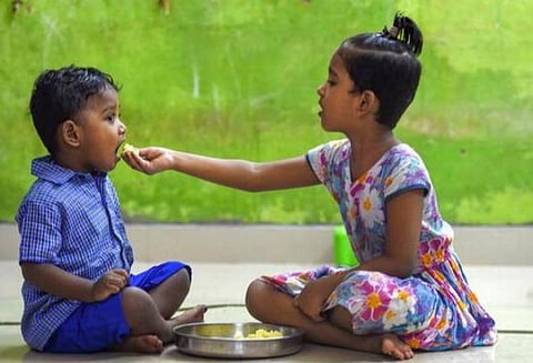 கரோனாவில் நீண்டகாலம் பள்ளிகளை மூடுவதால் மாணவர்களிடையே பாலினச் சமநிலைக்கும் பாதிப்பு: யுனிசெஃப் ஆய்வில் தகவல்
