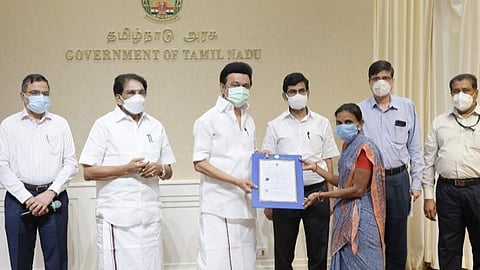 சமூகப் பாதுகாப்பு திட்டம்; புதிய ஓய்வூதியப் பயனாளர்களுக்கான ஆணை: முதல்வர் ஸ்டாலின் வழங்கினார்