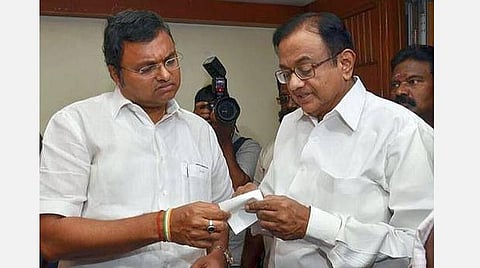 ஏர்செல் மேக்சிஸ் ஊழல் விவகாரம்- ப.சிதம்பரம், கார்த்திக்கு டெல்லி நீதிமன்றம் சம்மன்