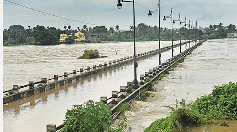புதுச்சேரி சங்கராபரணி ஆற்றில் வெள்ளப்பெருக்கு