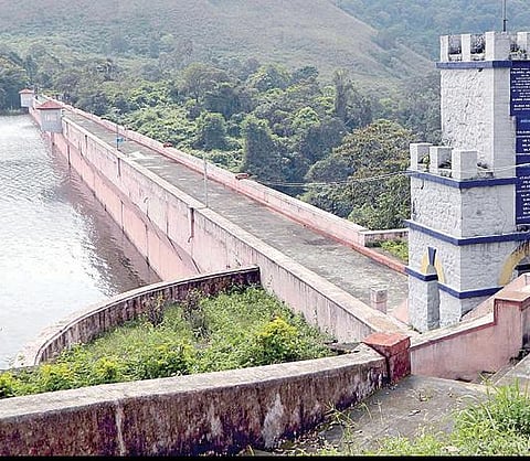 முல்லைப் பெரியாறு அணை.