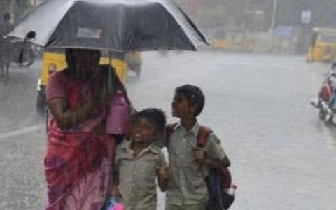 கனமழை: இன்று இந்த மாவட்டங்களில் பள்ளி, கல்லூரிகளுக்கு விடுமுறை