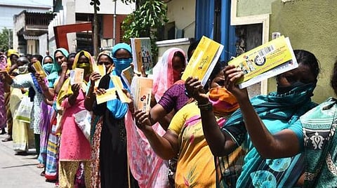 ஜன்தன் வங்கிக் கணக்குகள்: எண்ணிக்கை 43.85 கோடியாக உயர்வு