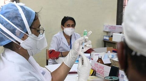 கோவிட்-19 தடுப்பூசி; எண்ணிக்கை 125 கோடியை நெருங்குகிறது