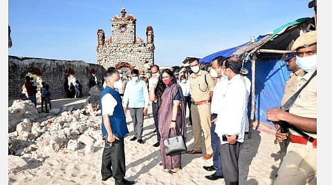 தனுஷ்கோடியில் ஆய்வு செய்த இலங்கைக்கான இந்தியத் தூதர் கோபால் பாக்லே.