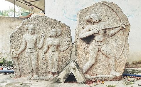 பூசிமலைக்குப்பத்தில் கண்டெடுக்கப்பட்ட 2 நடுகற்கள்.