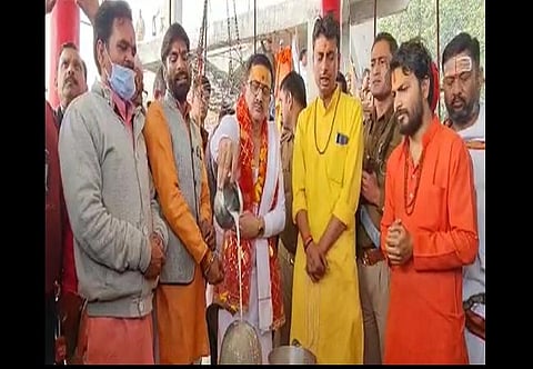 ஷியா முஸ்லிம் வக்ஃபு வாரிய முன்னாள் தலைவர் வசீம் ரிஜ்வீ இந்துவாக மதம் மாறினார்