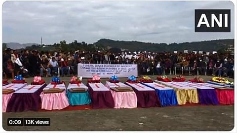 நாகாலாந்தில் தீவிரவாதிகள் என்ற சந்தேகத்தின்பேரில் சுட்டுக் கொல்லப்பட்ட அப்பாவி பொதுமக்களுக்கு இன்று நடைபெற்ற இறுதிச்சடங்கு | படம்: ஏஎன்ஐ