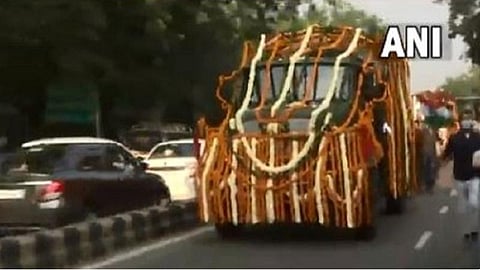 டெல்லியில் முப்படைத் தலைமைத் தளபதி பிபின் ராவத் இறுதி ஊர்வலம் | படம்: ஏஎன்ஐ.