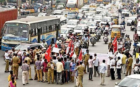 பெட்ரோல், டீசல் விலை உயர்வைக் கண்டித்து: சிஐடியு வாகன நிறுத்த போராட்டம்