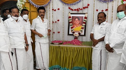 அமைச்சர் சி.வெ.கணேசன் குடும்பத்தினருக்கு முதல்வர் நேரில் ஆறுதல்