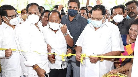 வேலூர் சட்டப்பேரவை உறுப்பினர் நிதி திட்டம் மற்றும் பொது நிதி திட்டத்தின் கீழ் கட்டப்பட்ட சமுதாயக் கூடத்தை அமைச்சர் துரைமுருகன் திறந்து வைத்தார்.