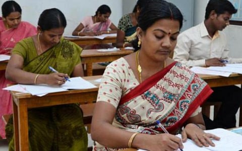ஆசிரியர் தகுதி தேர்வில் தேர்ச்சி பெற்றவர்களுக்கு மீண்டும் போட்டித் தேர்வு