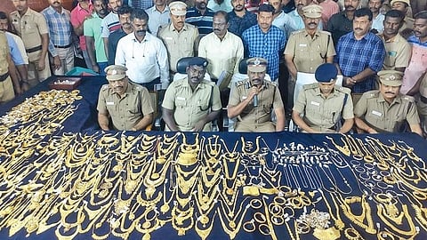 வேலூரில் பிரபல நகைக் கடையில் திருடிய நபர் பிடிபட்டார்: மயானத்தில் புதைக்கப்பட்டிருந்த நகைகள் மீட்பு