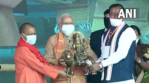 மகளிர் சுய உதவிக் குழுவினருக்கு ரூ.1,000 கோடி நிதியுதவி: பிரயாக் நகரில் பிரதமர் மோடி தொடங்கி வைத்தார்