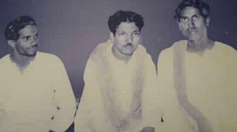 நங்கவரத்தில் 1957ம் ஆண்டு முன்னாள் முதல்வர் கருணாநிதியுடன் கவண்டம்பட்டி முத்து (இடதுபுறம்).